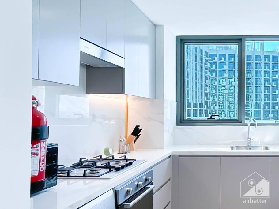 Elegant & Spacious 1bedroom With Balcony *