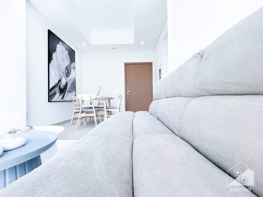 Elegant & Spacious 1bedroom With Balcony * Dubai